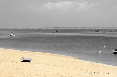 море и лодка